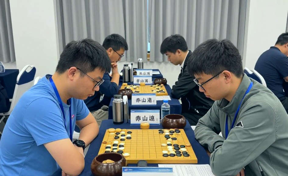 Carlsen chỉ tay về Sindarov: Lời tuyên bố ứng viên và cái trần không ai đo được của Gukesh Carlsen chỉ tay về Sindarov: Lời tuyên bố ứng viên và cái trần không ai đo được của Gukesh